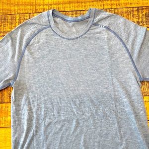 Men’s lulu lemon XS T-shirt